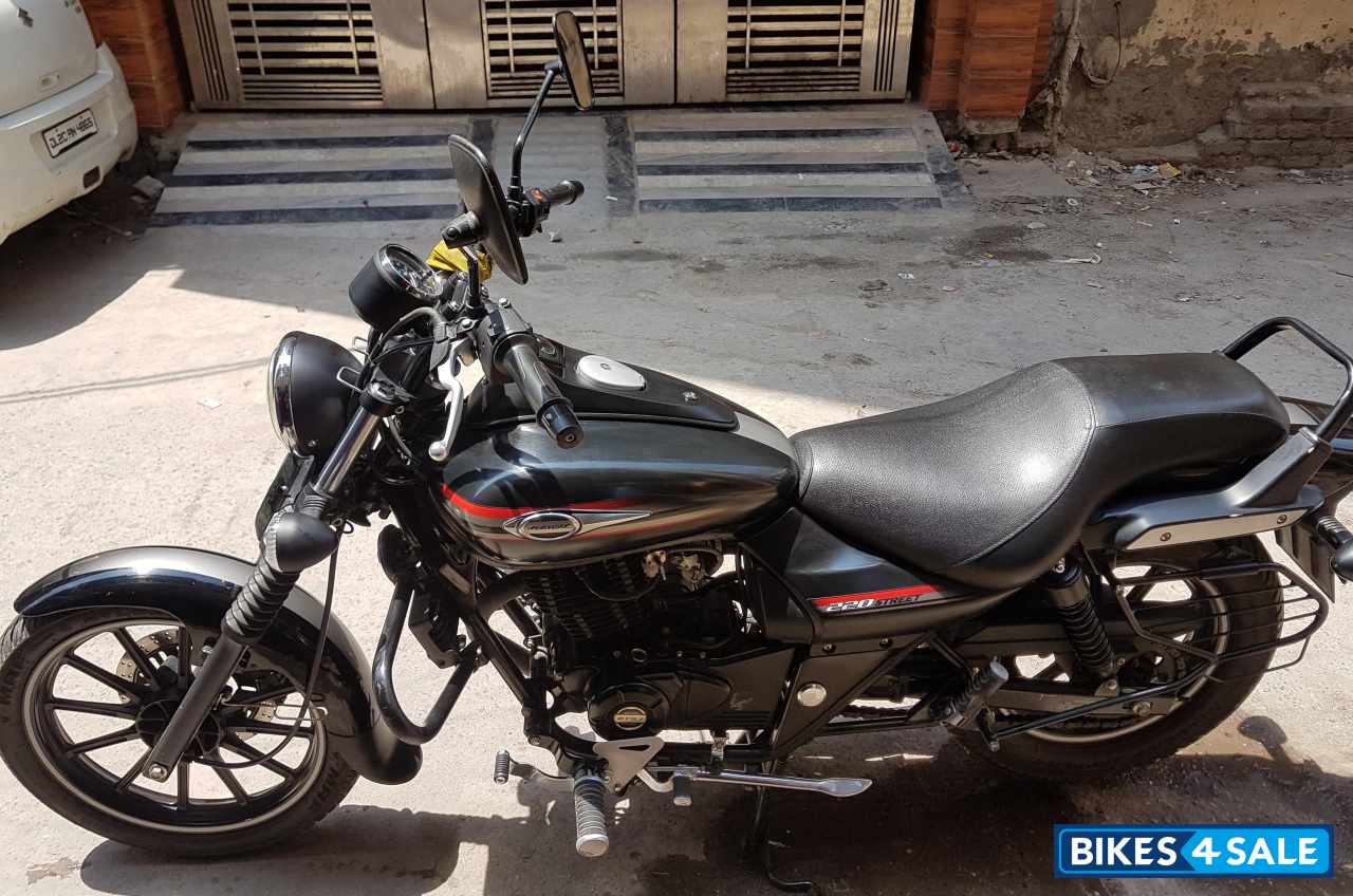 Black Bajaj Avenger Street 220