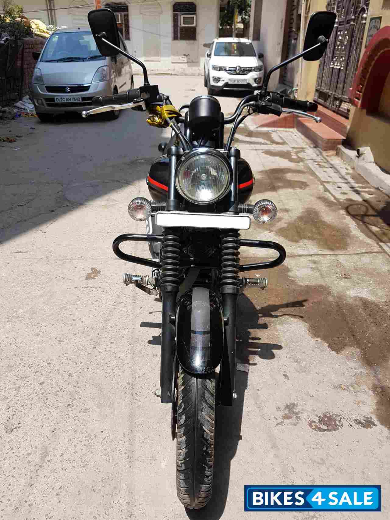 Black Bajaj Avenger Street 220