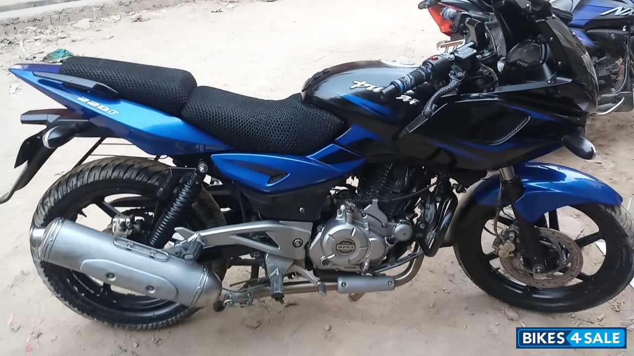 Bajaj Pulsar 220F