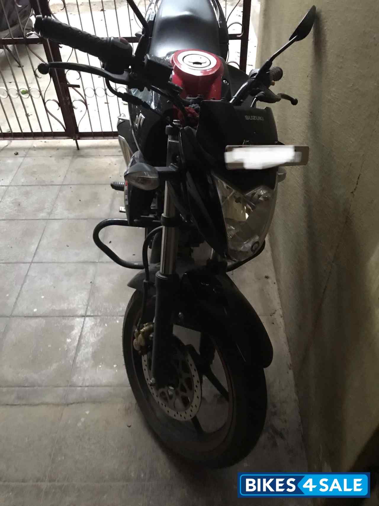 Dual Tone, Black And Red Suzuki Gixxer 150