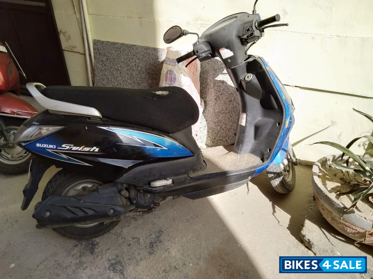 Blue, Black Suzuki Swish