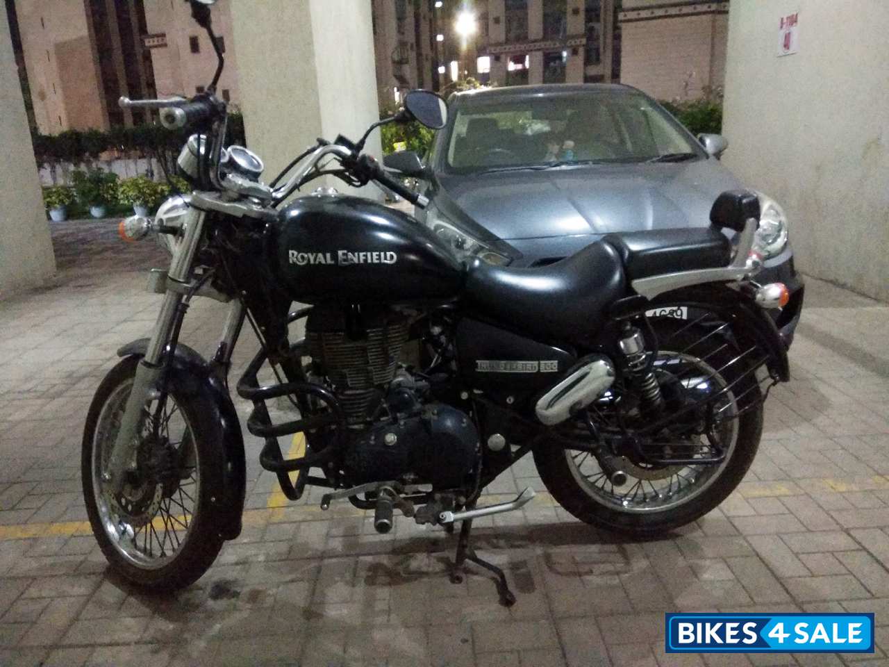 Black Royal Enfield Thunderbird 500