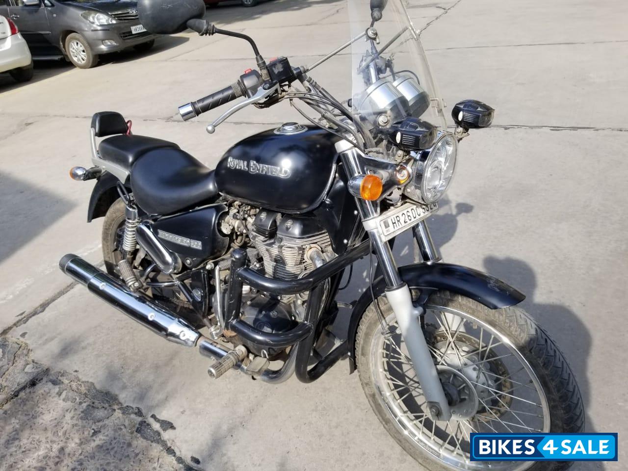 Black Royal Enfield Thunderbird 500