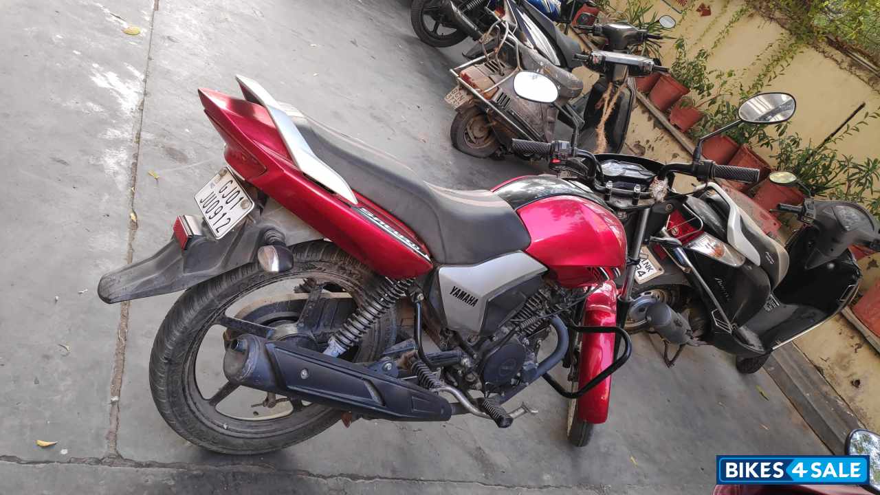 Red Yamaha Saluto 125