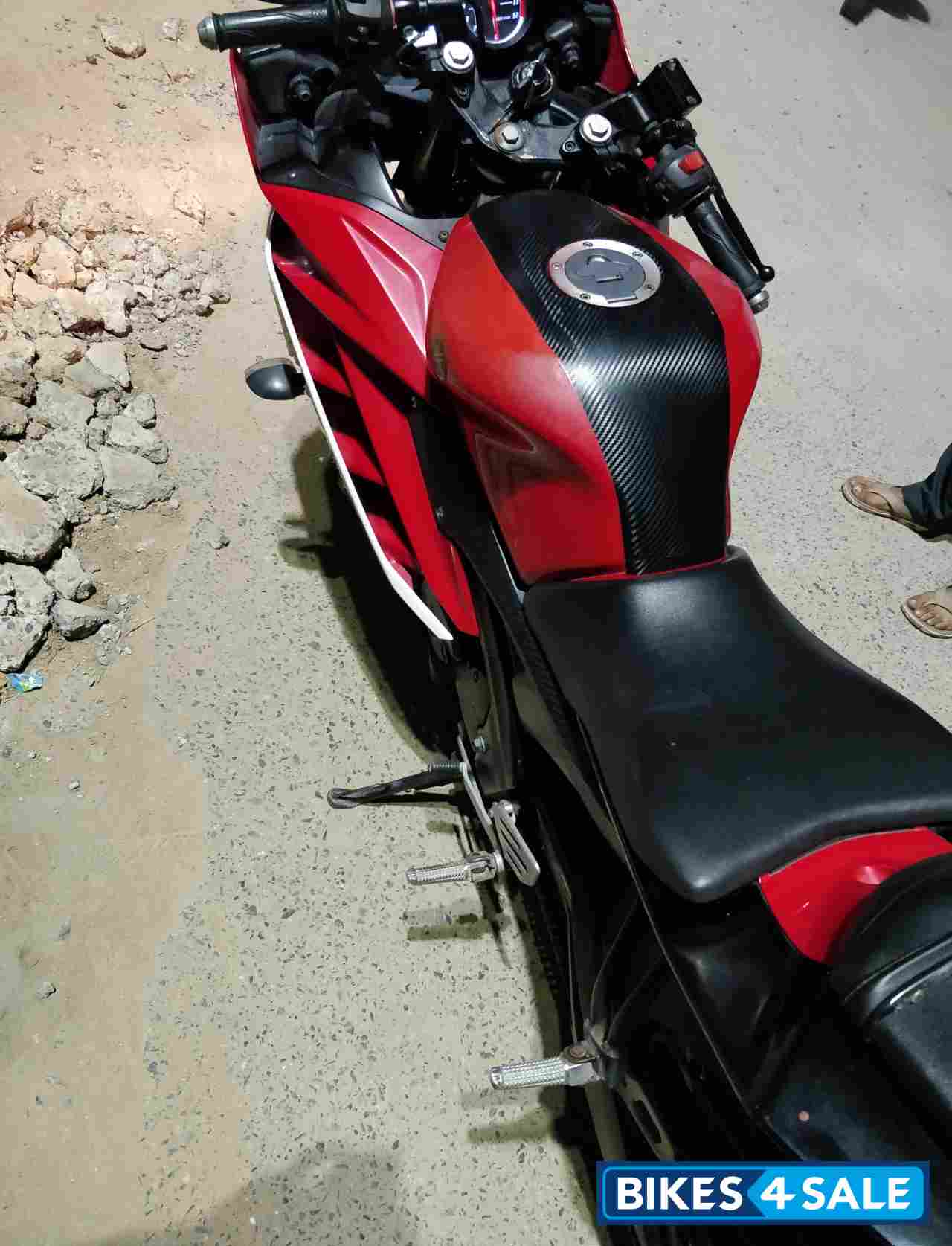 Red-black-white Yamaha YZF R15 V2