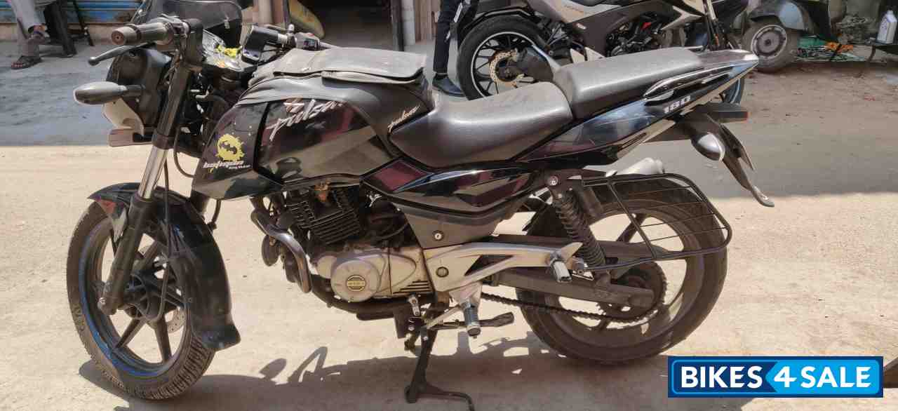 Bajaj Pulsar 180F Neon