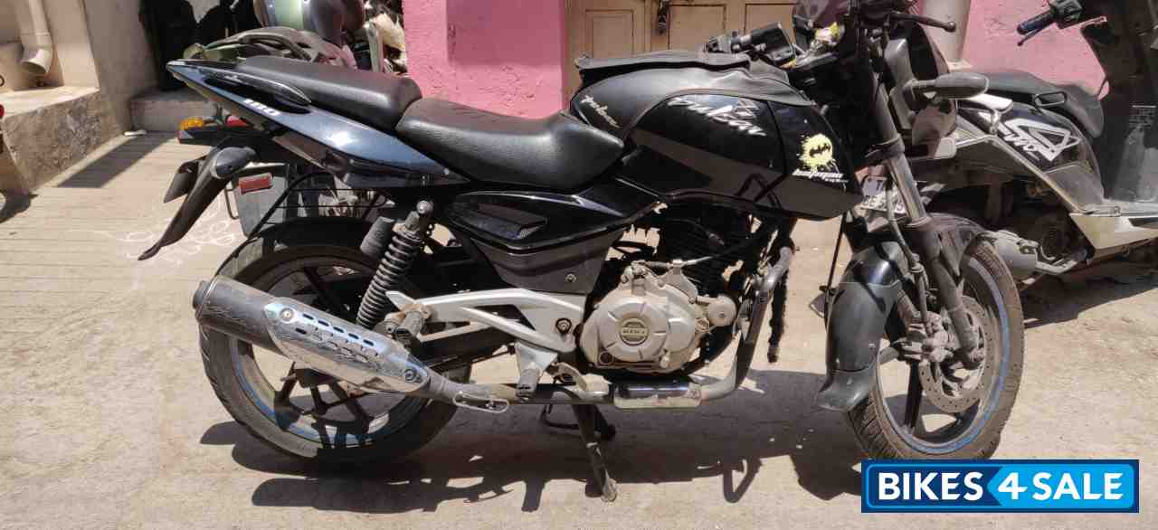 Bajaj Pulsar 180F Neon