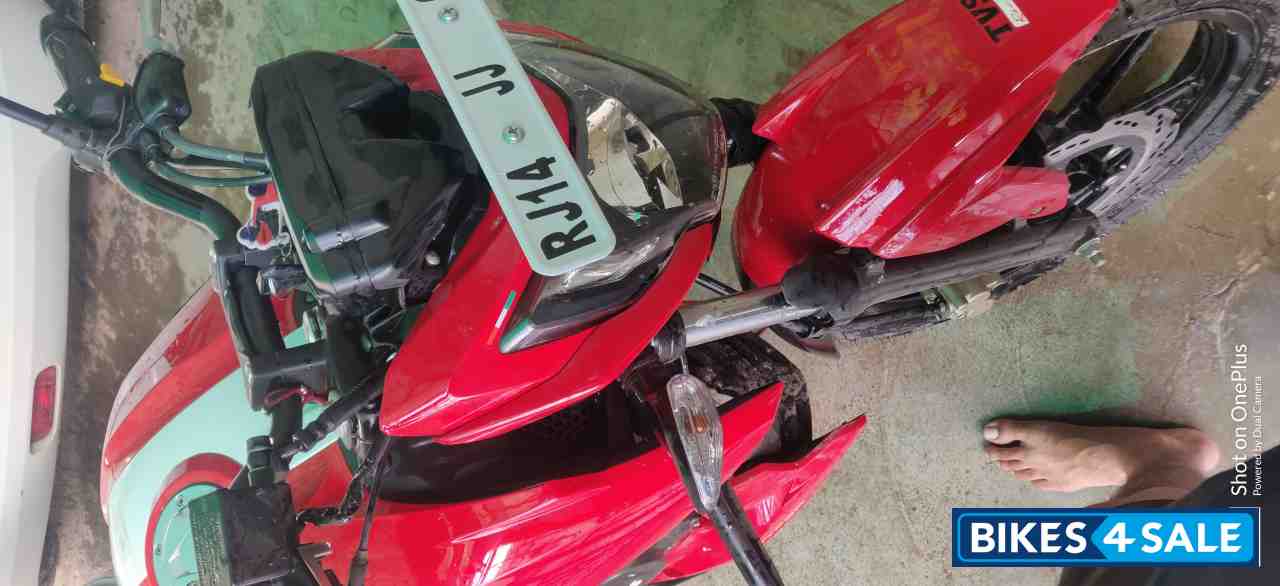 Red TVS Apache RTR 160 4V