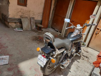 Black Bajaj Avenger 220 DTS-i