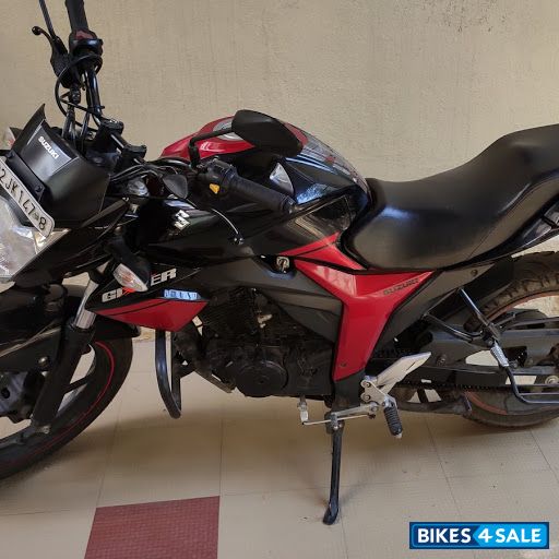 Red Suzuki Gixxer 150