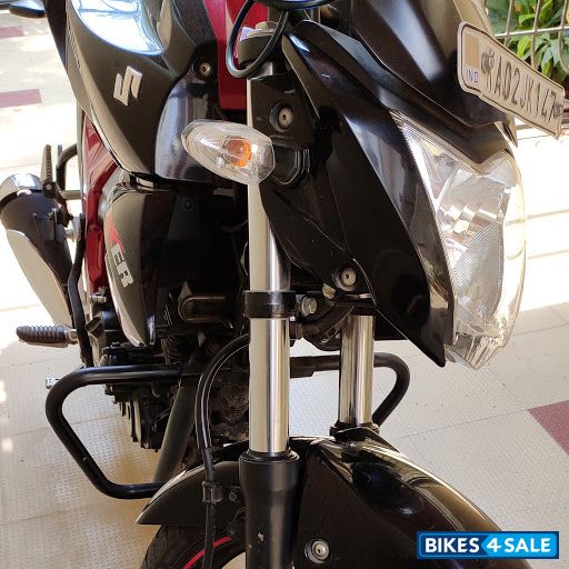 Red Suzuki Gixxer 150