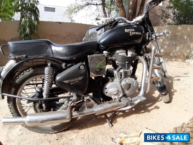 Black Royal Enfield Bullet Electra Twinspark