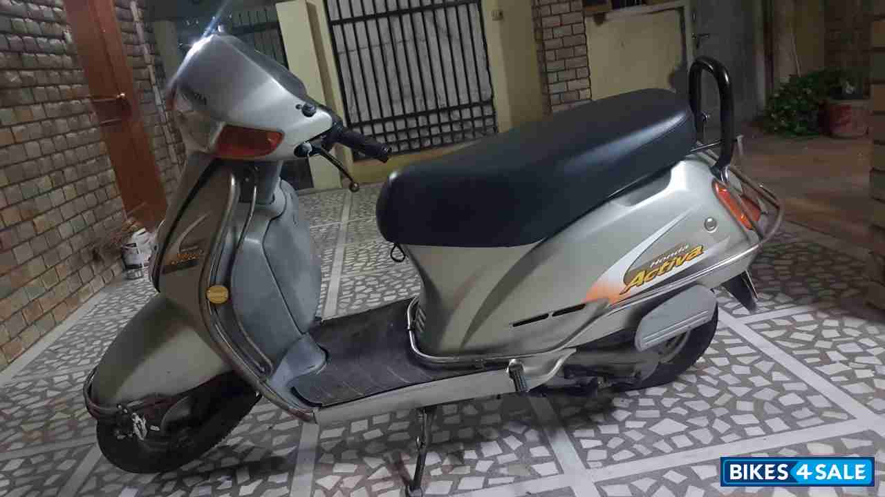 Gold Honda Activa