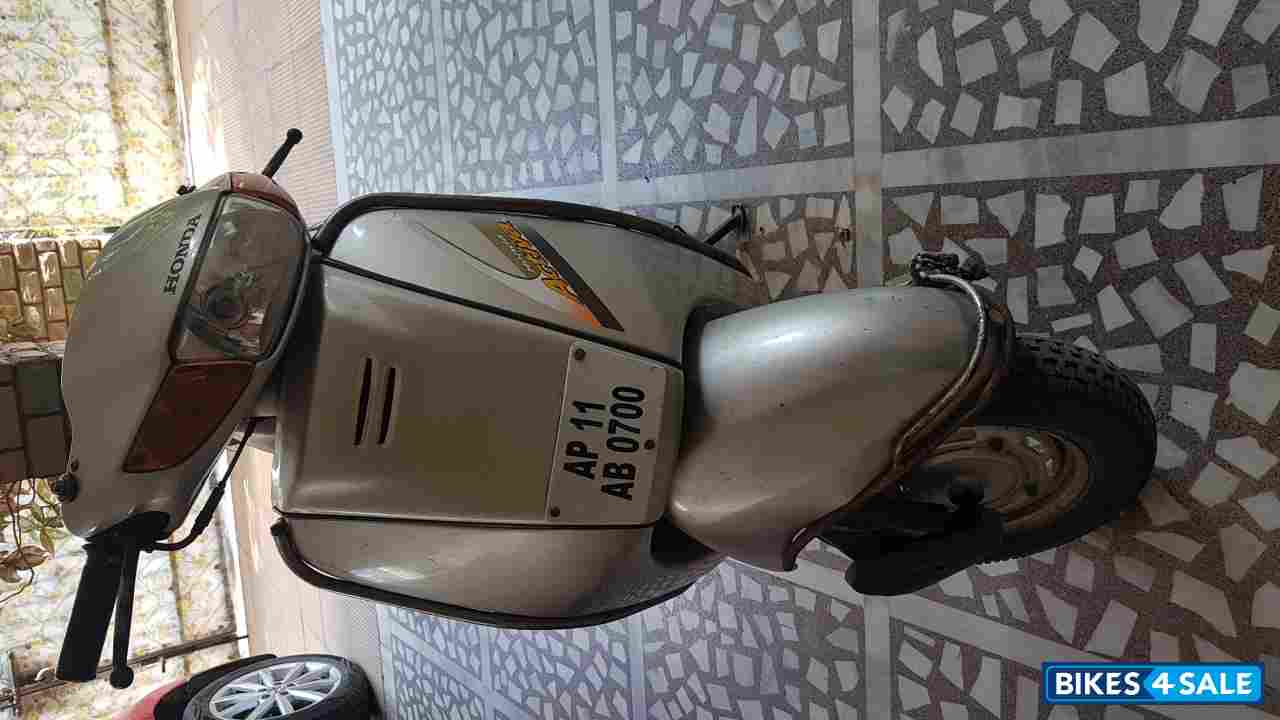 Gold Honda Activa