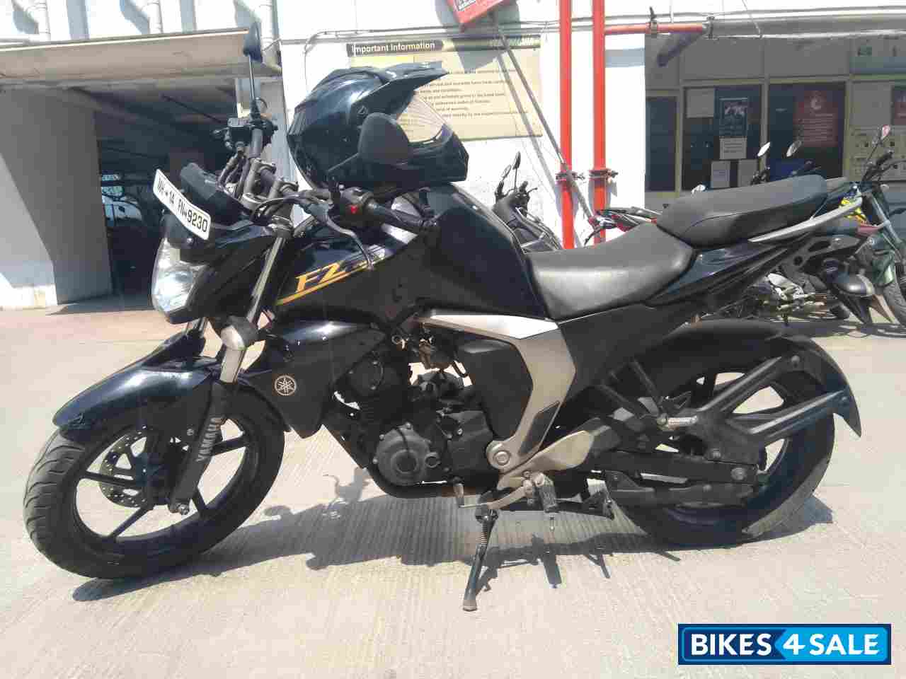 Black Yamaha FZ FI V2