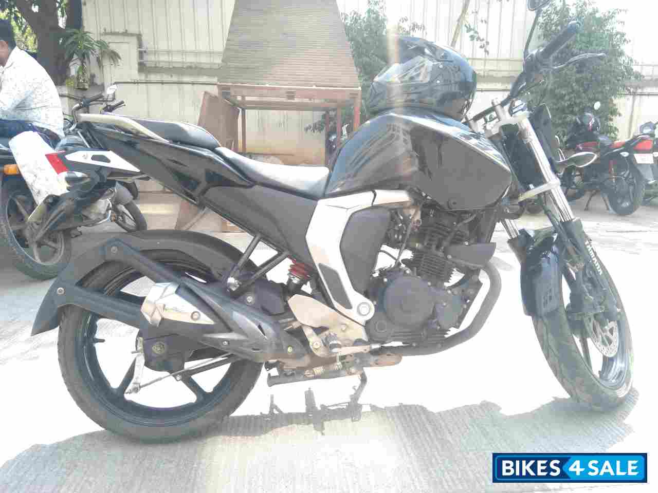 Black Yamaha FZ FI V2