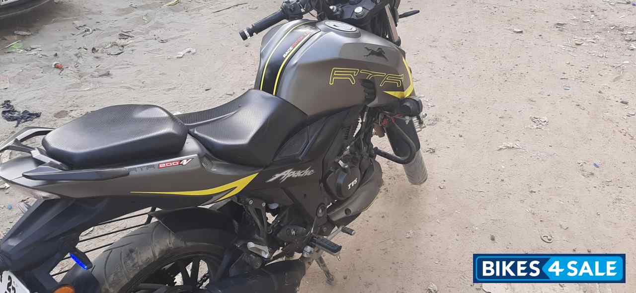 TVS Apache RTR 200 4V Race Edition 2.0