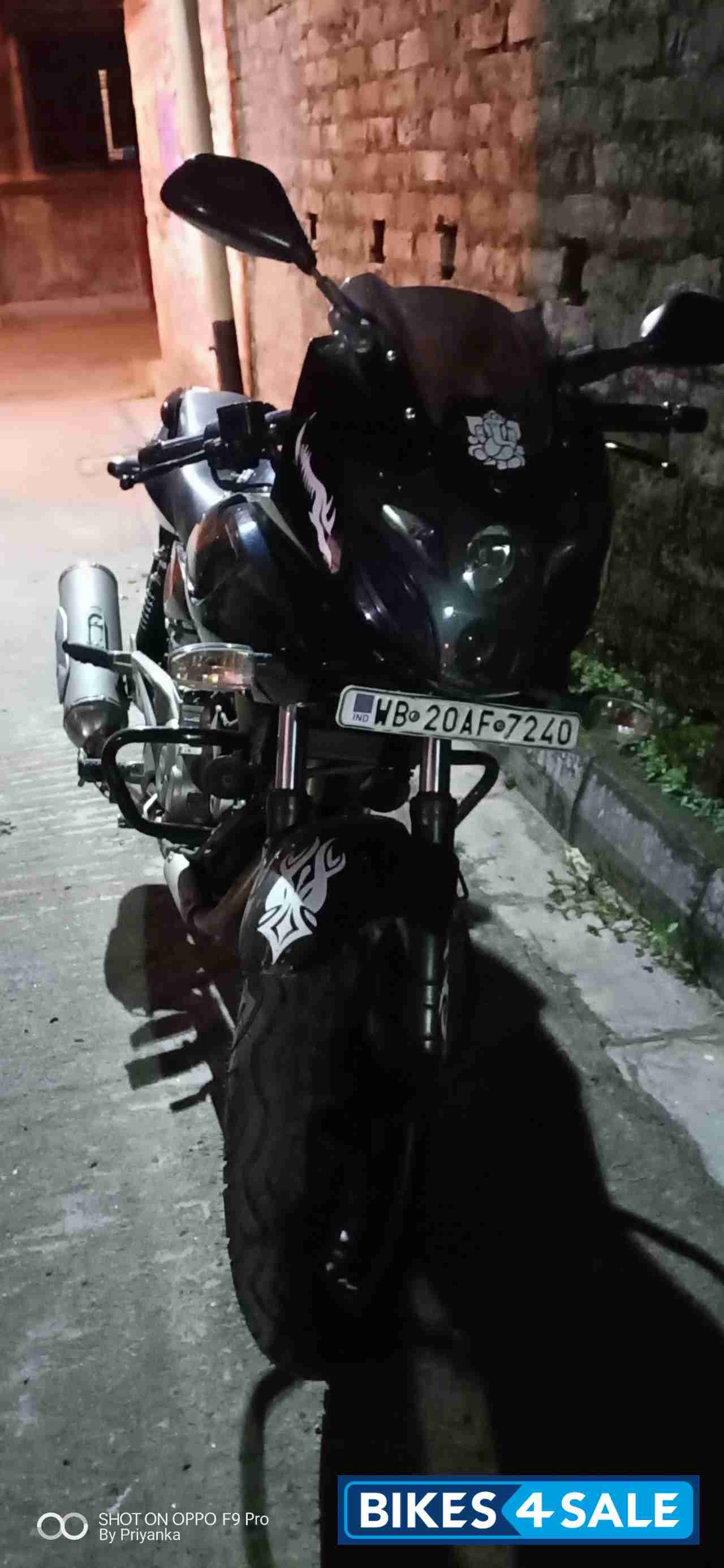 Black Bajaj Pulsar 220F