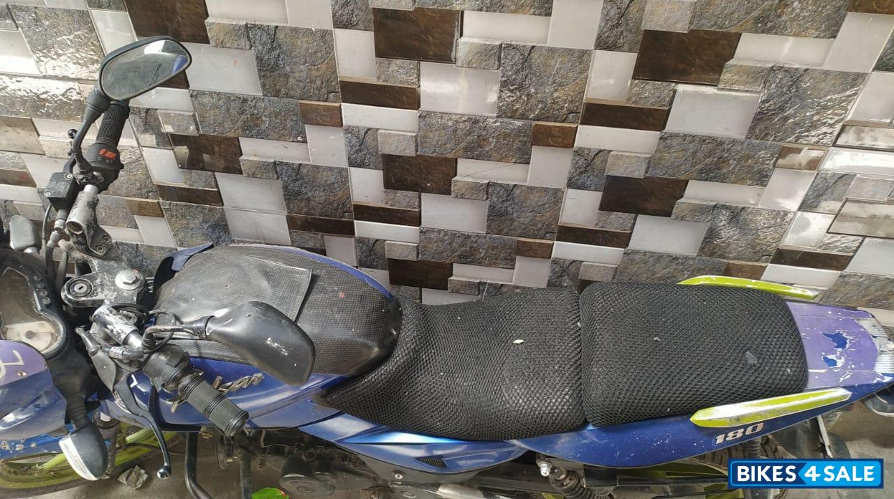 Blue Bajaj Pulsar 180 DTSi