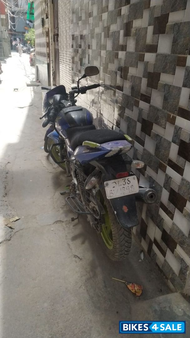 Blue Bajaj Pulsar 180 DTSi