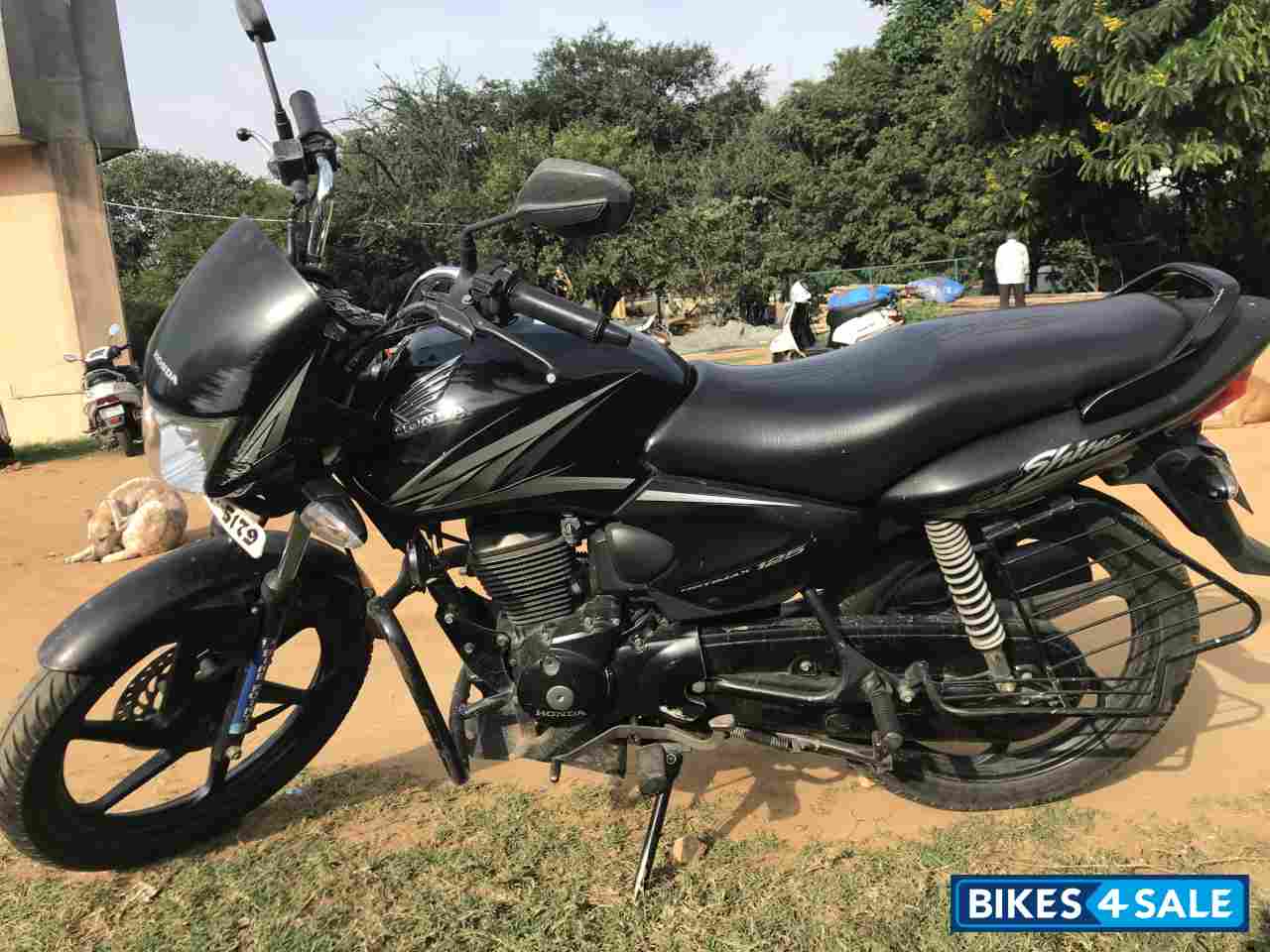 Black Honda CB Shine