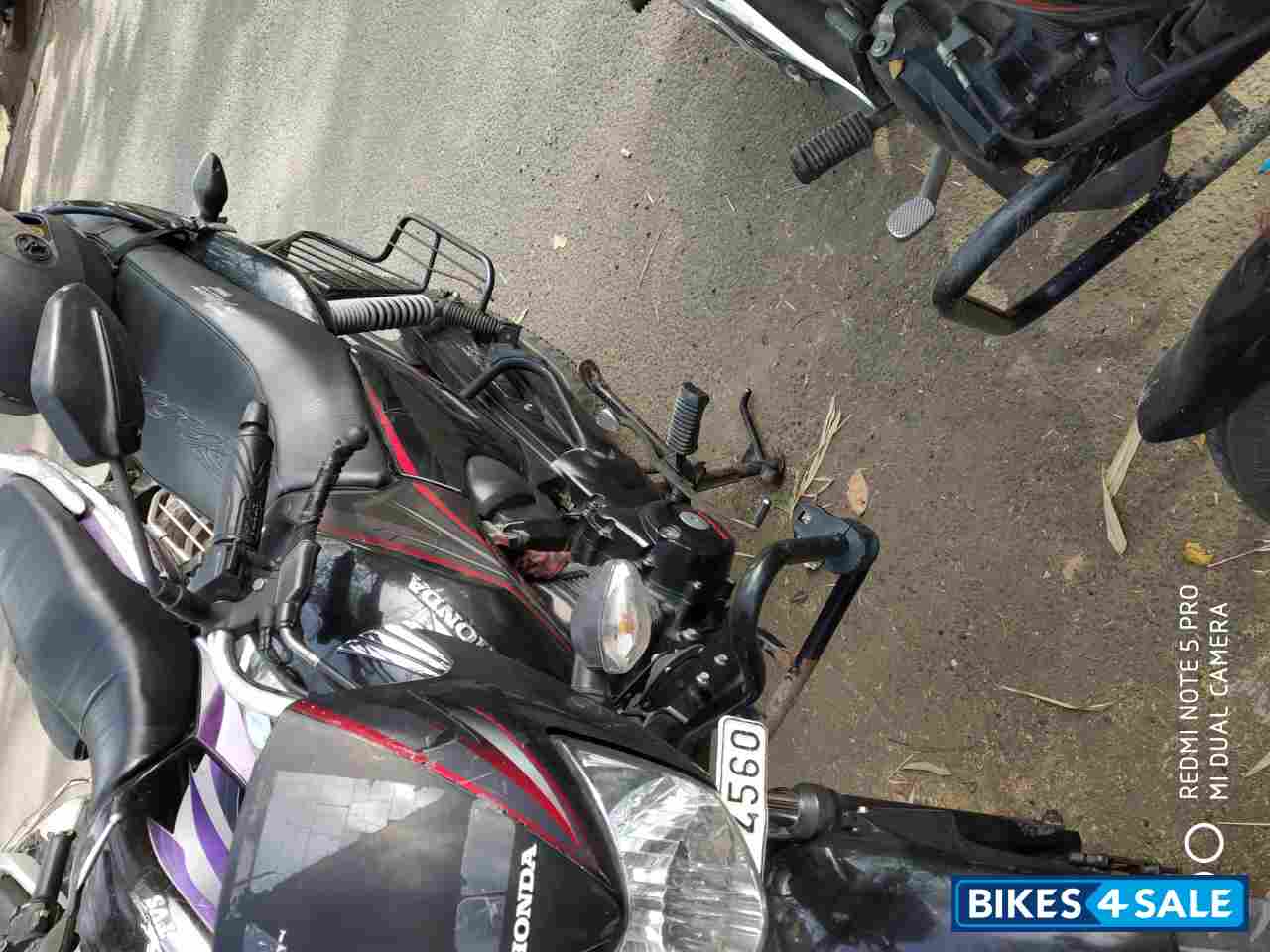 Black And Red Honda CB Shine