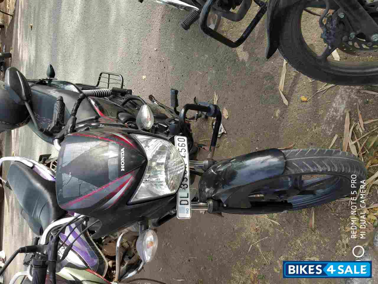 Black And Red Honda CB Shine