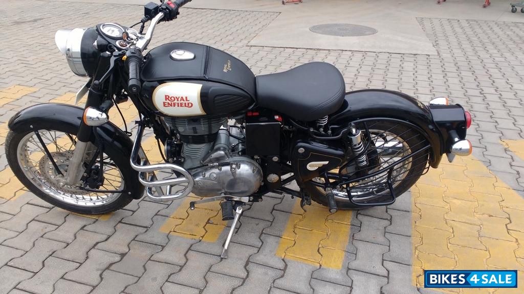 Black Royal Enfield Classic 350 Black Royal Enfield Classic 350