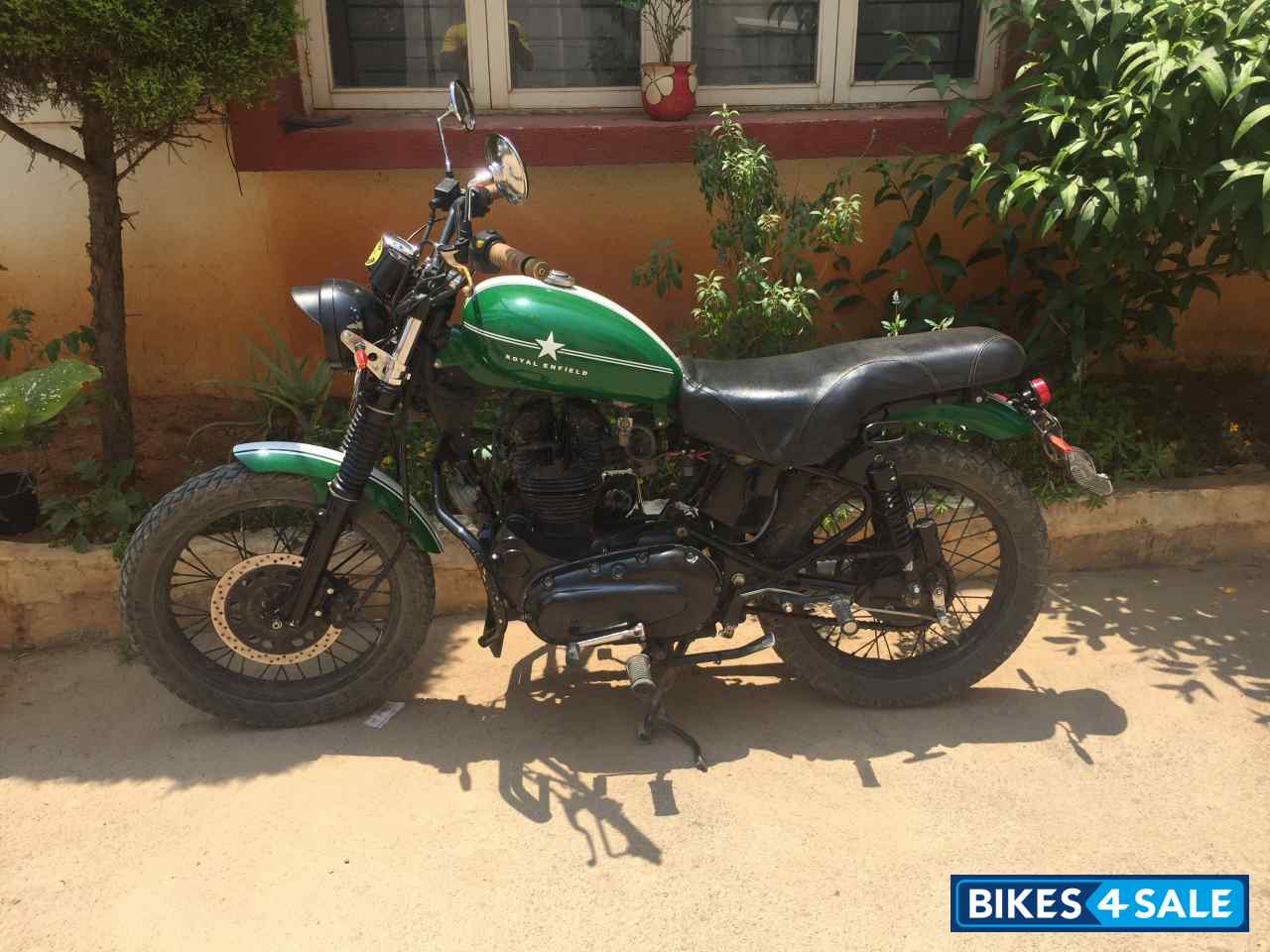 Green-white Royal Enfield Thunderbird