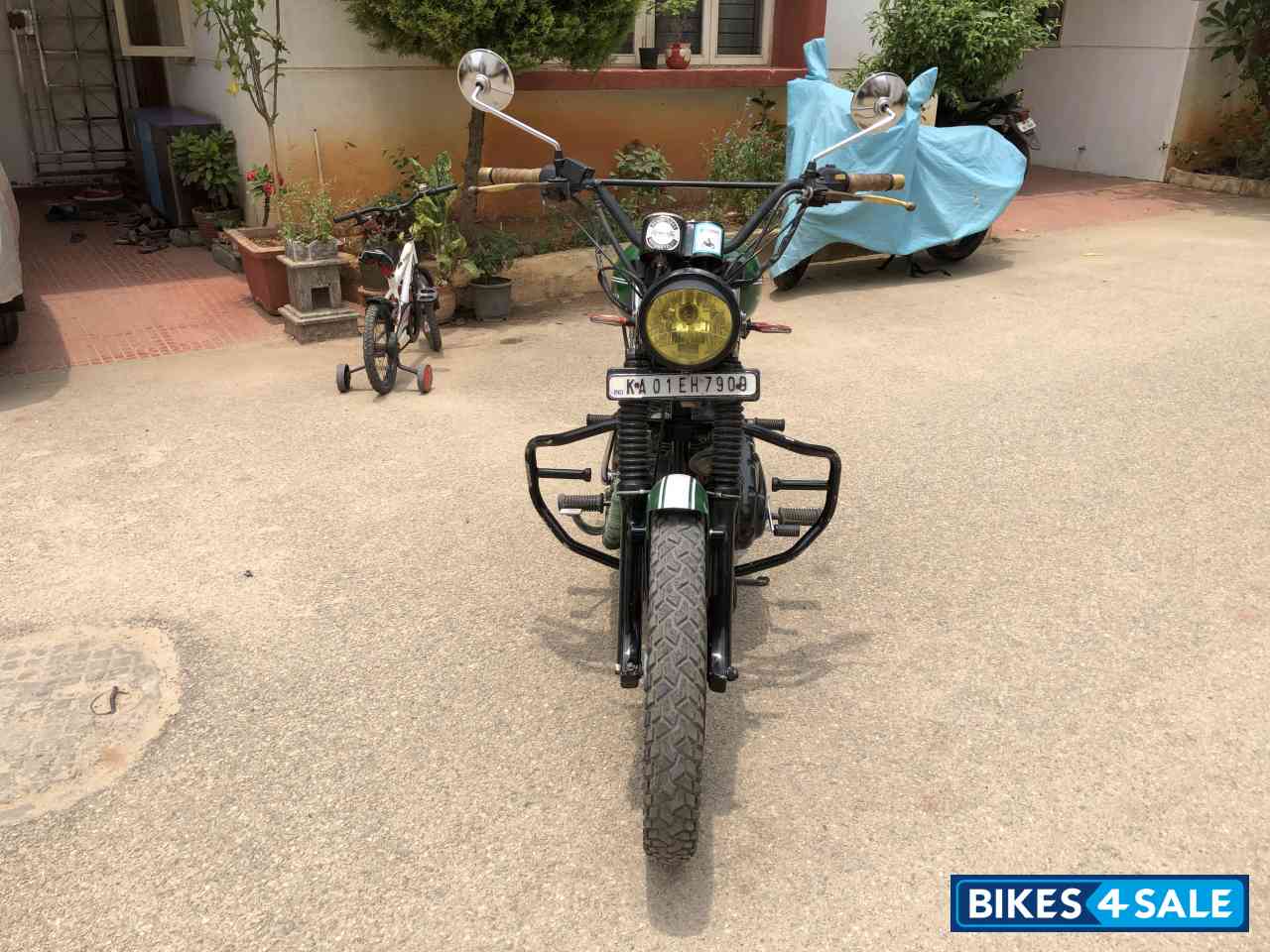 Green-white Royal Enfield Thunderbird