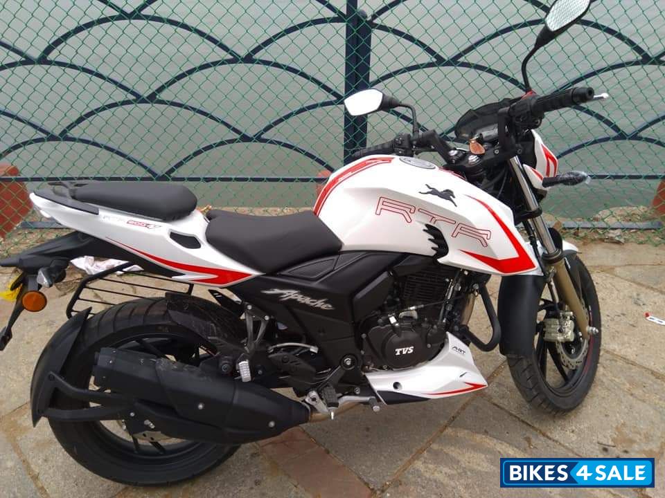 Used 2018 Model Tvs Apache Rtr 200 4v Abs Race Edition 2 0 For Sale In Hyderabad Id 215843 White Colour Bikes4sale