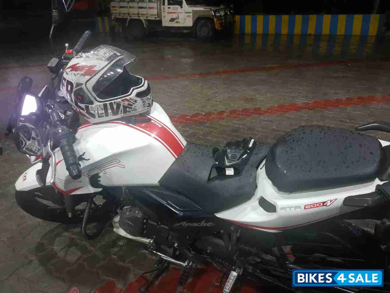 White TVS Apache RTR 200 4V ABS Race Edition 2.0 White TVS Apache RTR 200 4V ABS Race Edition 2.0