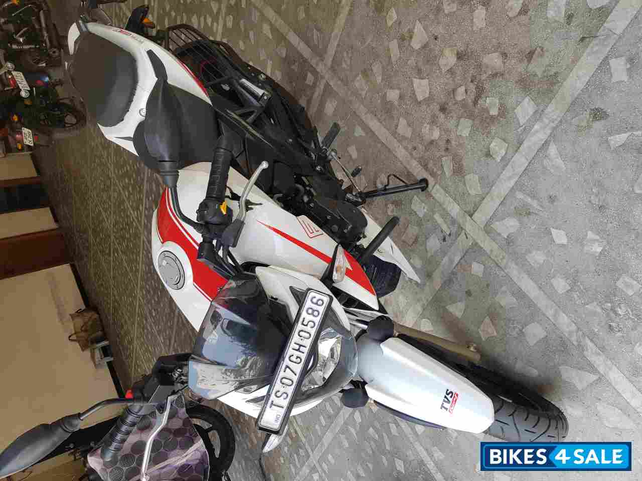 White TVS Apache RTR 200 4V ABS Race Edition 2.0 White TVS Apache RTR 200 4V ABS Race Edition 2.0