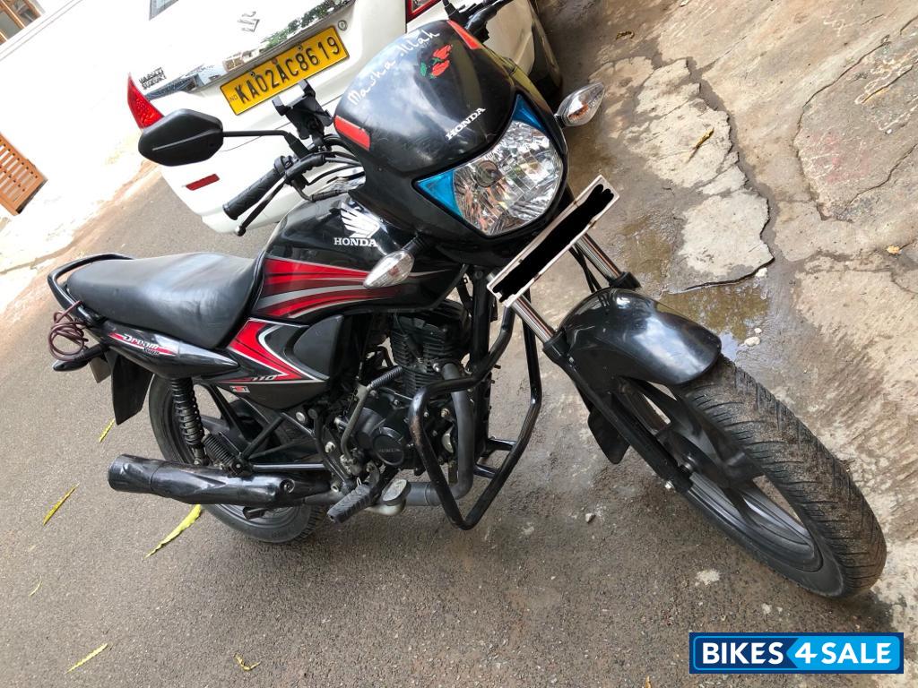 Black Honda Dream Yuga