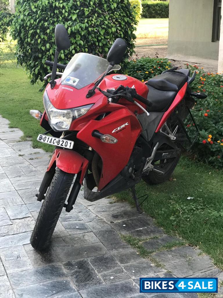 Red Honda CBR 250R