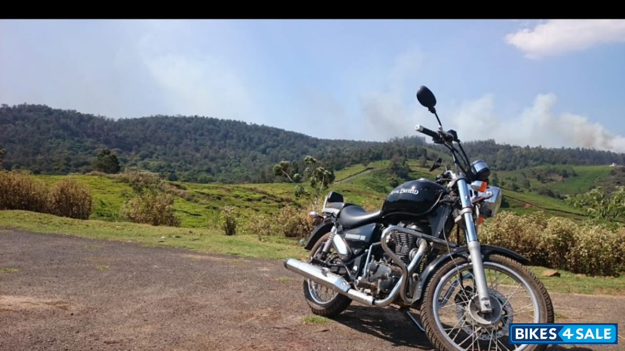 Black Royal Enfield Thunderbird 350