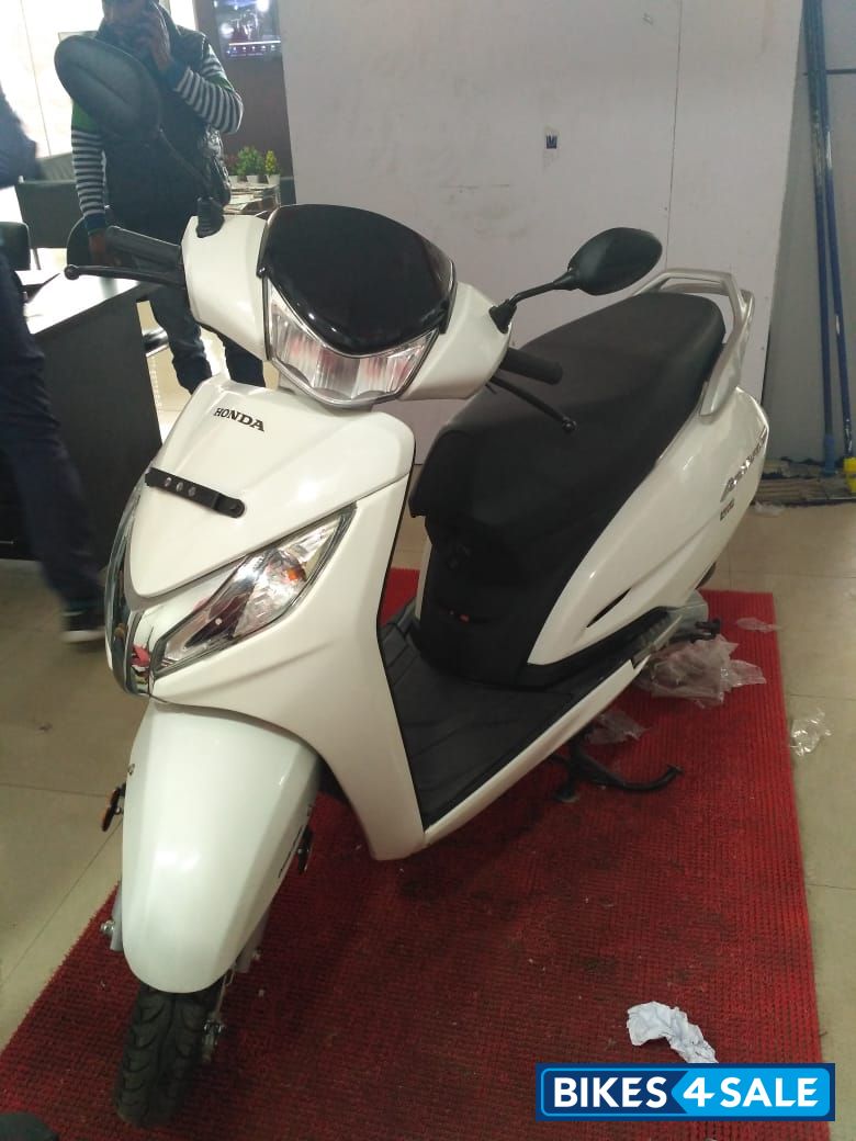 White Honda Activa 125