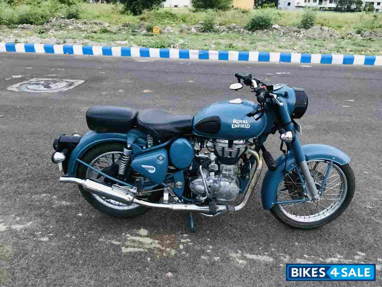 Royal Enfield Classic Squadron Blue