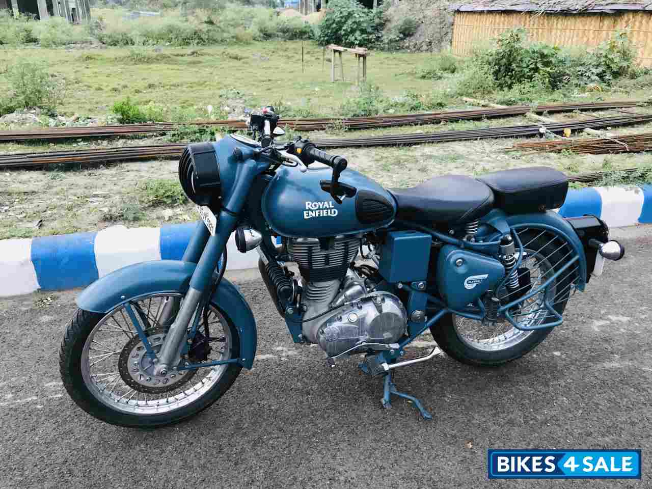 Royal Enfield Classic Squadron Blue