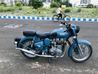 Royal Enfield Classic Squadron Blue