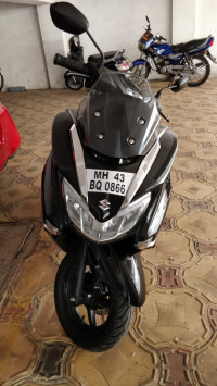 Glossy Black Suzuki Burgman Street