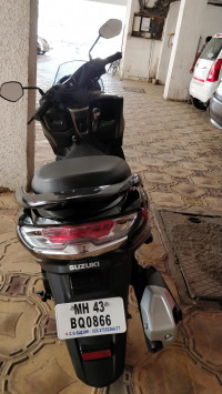 Glossy Black Suzuki Burgman Street