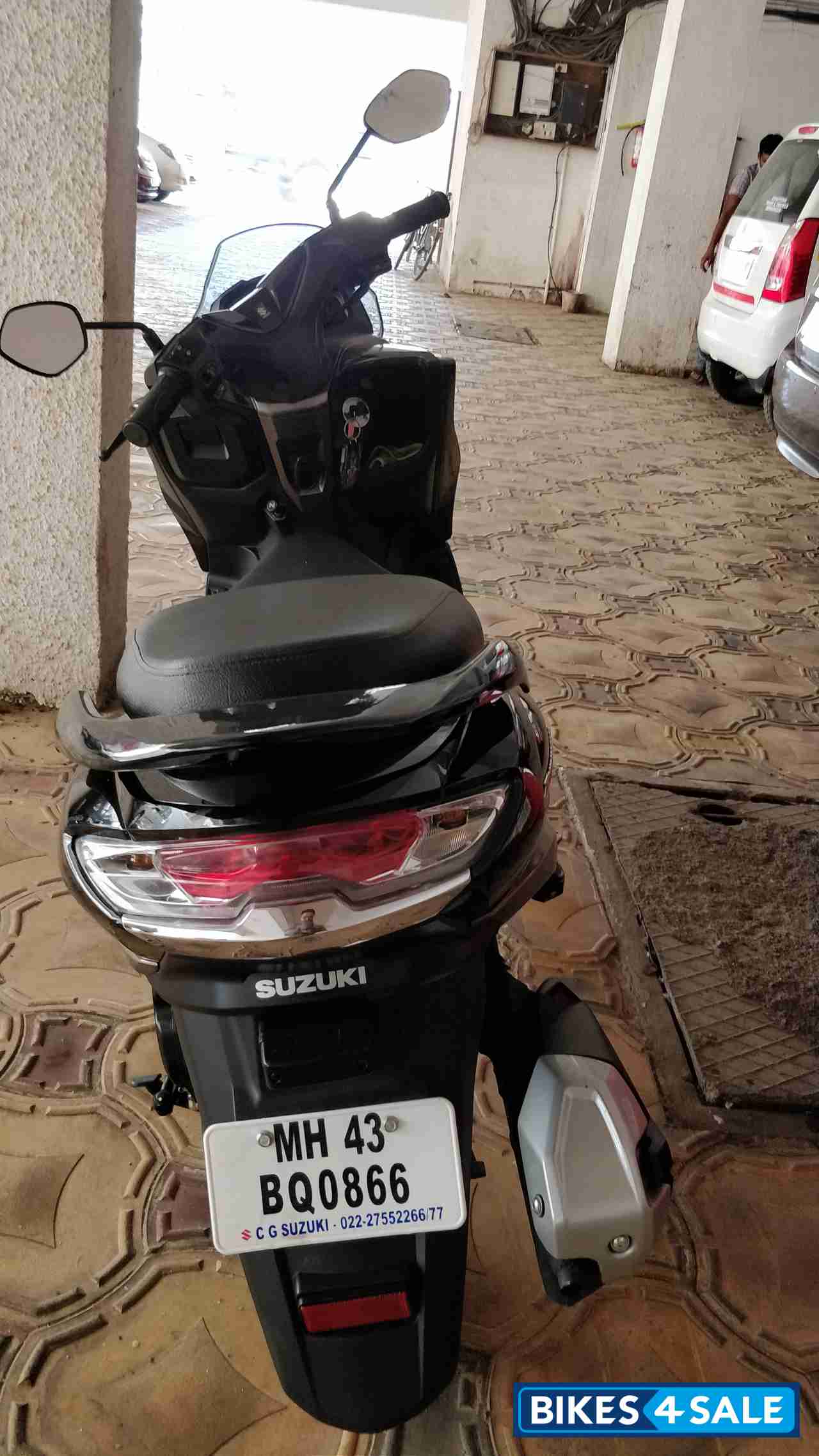 Glossy Black Suzuki Burgman Street