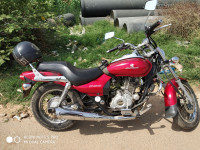 Red Bajaj Avenger 220 DTS-i