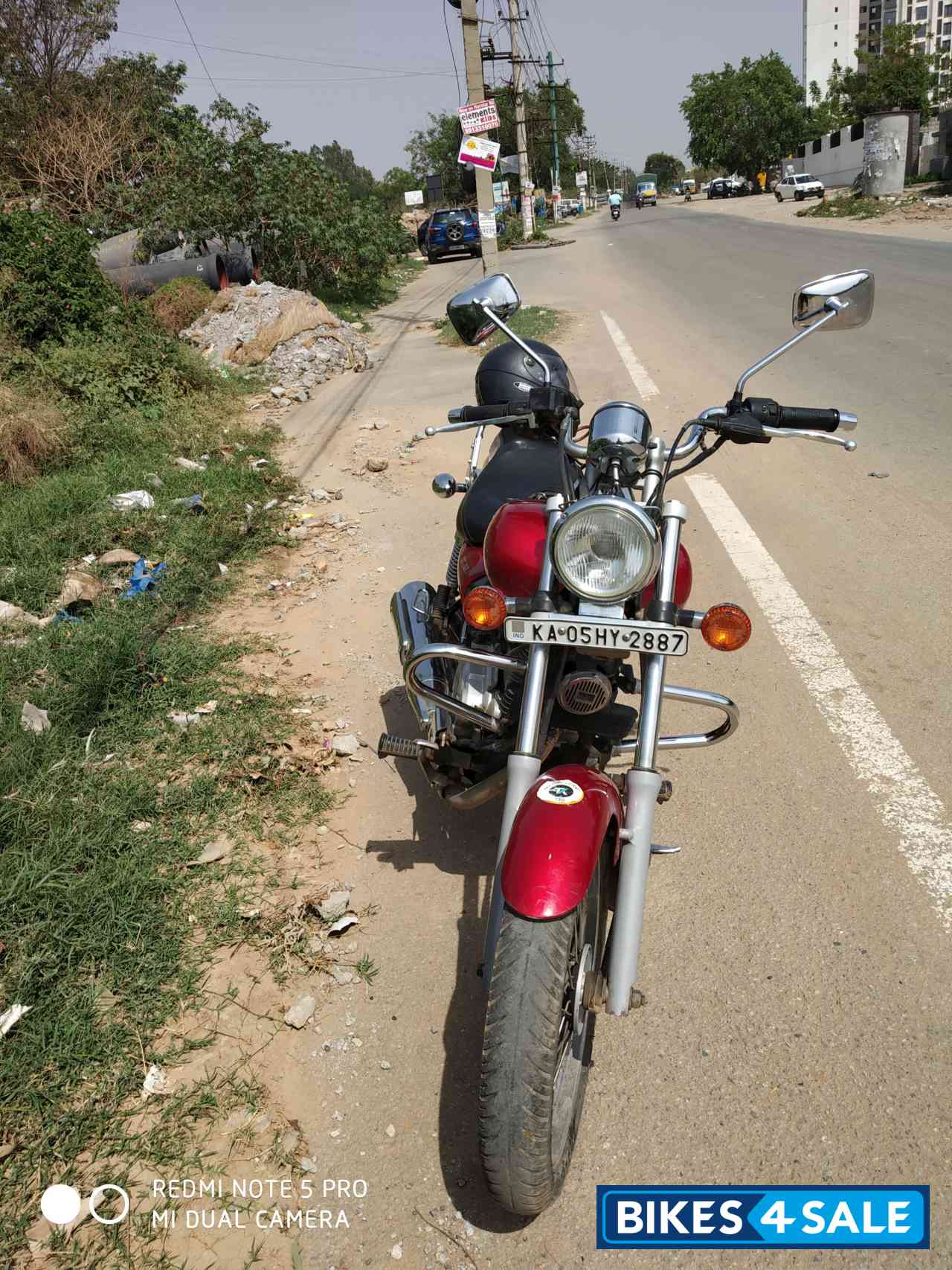 Red Bajaj Avenger 220 DTS-i Red Bajaj Avenger 220 DTS-i