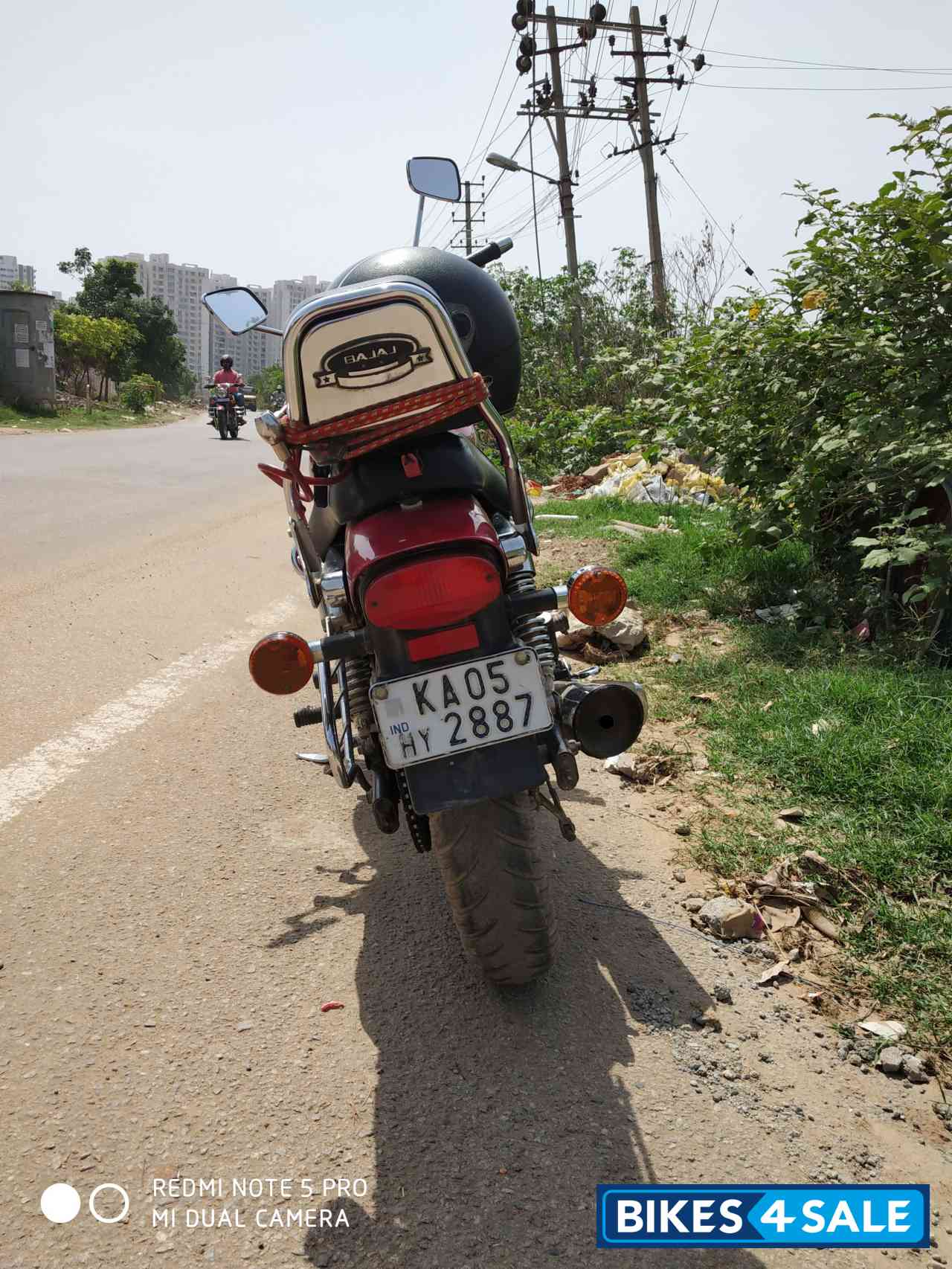 Red Bajaj Avenger 220 DTS-i Red Bajaj Avenger 220 DTS-i