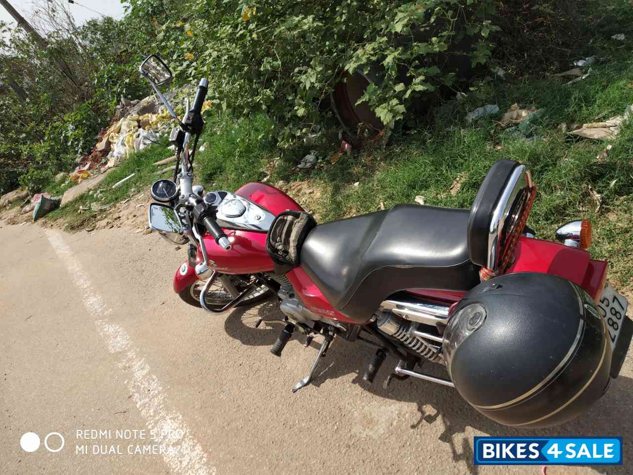 Red Bajaj Avenger 220 DTS-i Red Bajaj Avenger 220 DTS-i