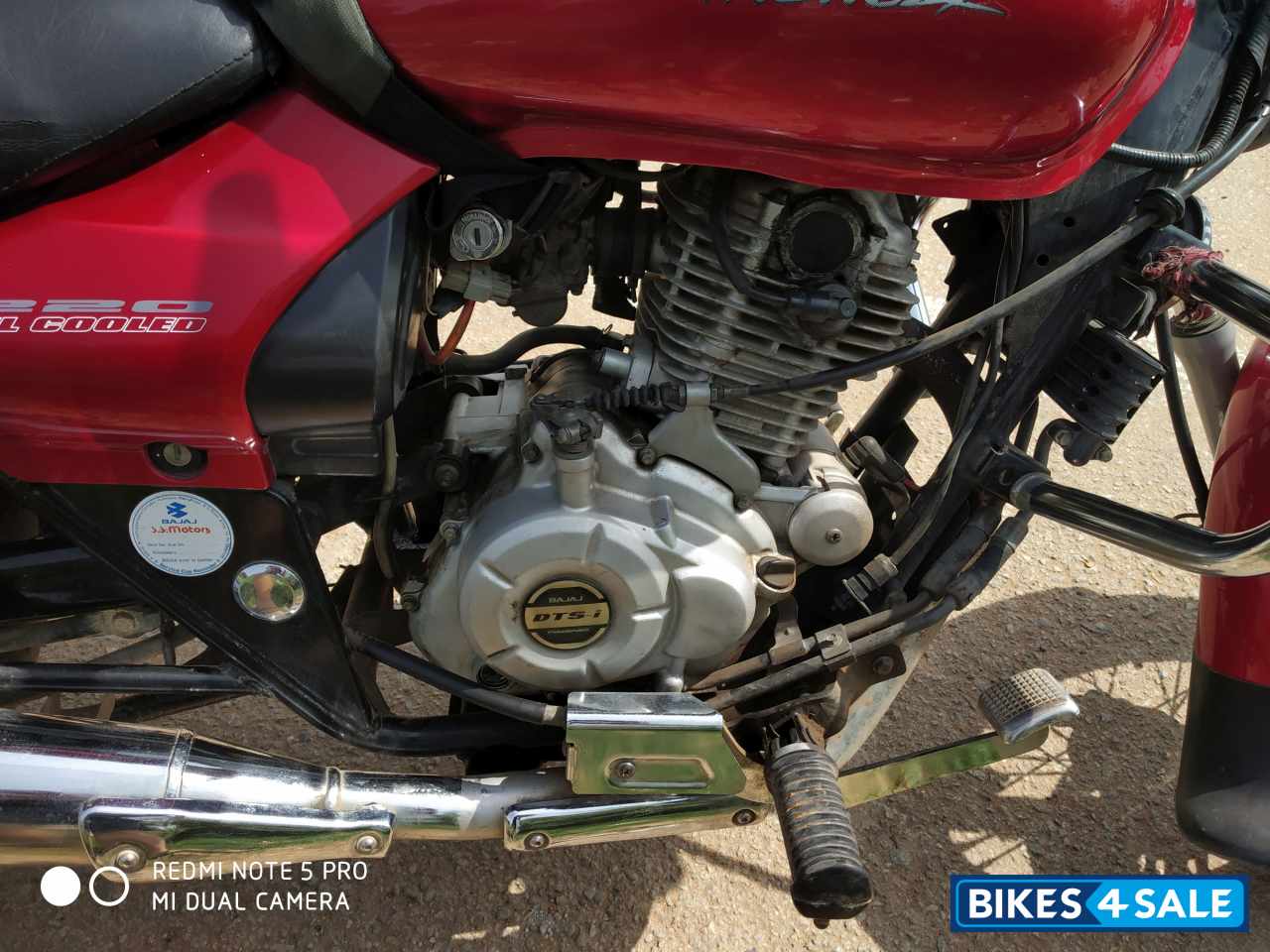 Red Bajaj Avenger 220 DTS-i Red Bajaj Avenger 220 DTS-i