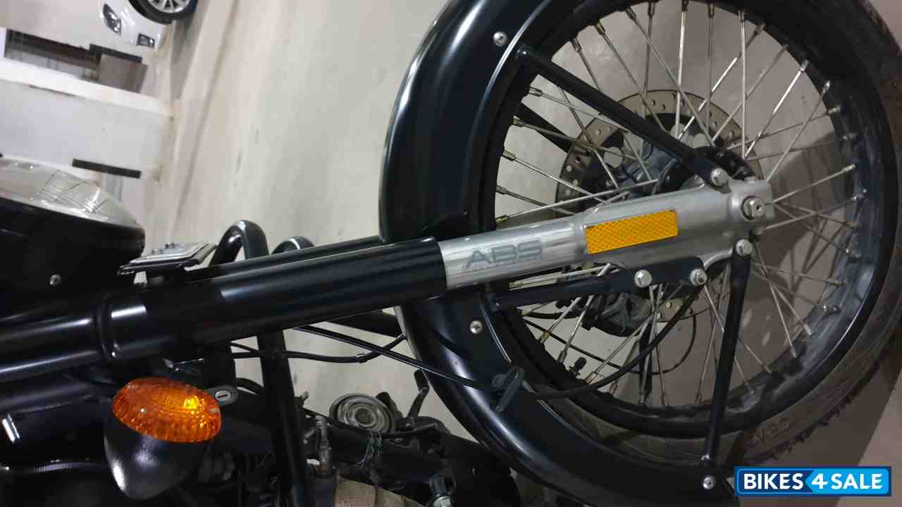 Royal Enfield Classic Stealth Black Royal Enfield Classic Stealth Black