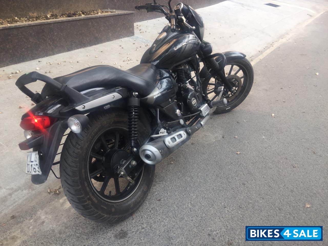 Matte Black Bajaj Avenger Street 180